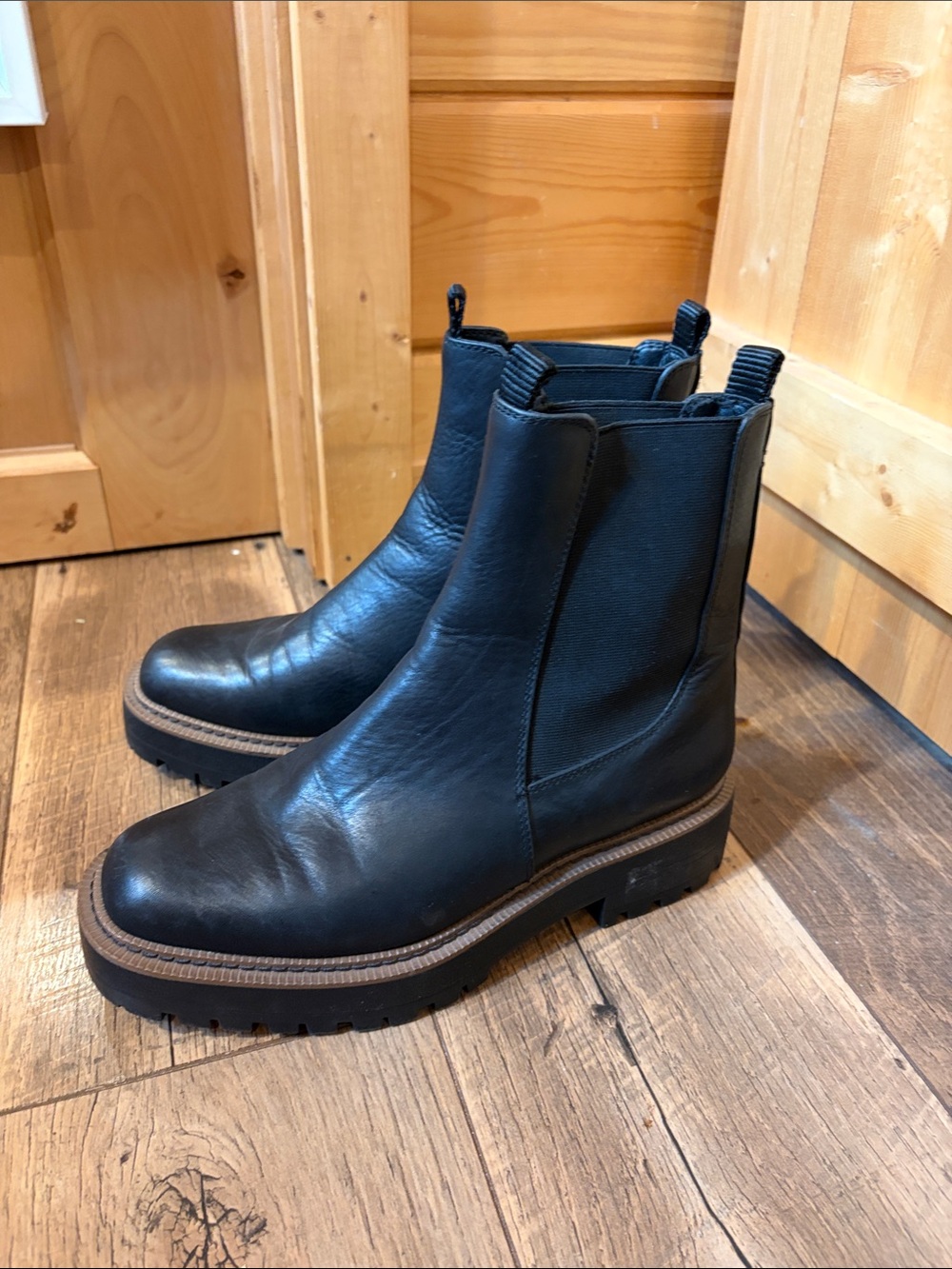 Sam Edelman Black Leather Chelsea Lug Ankle Boots - Picture 4 of 6